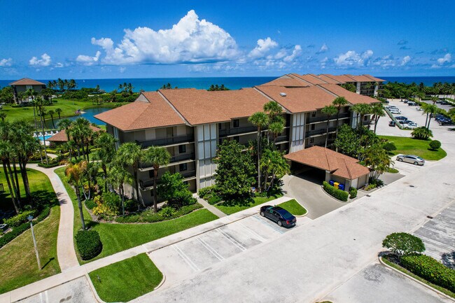 501 S Seas Dr-Unit -206 in Jupiter, FL - Foto de edificio - Building Photo