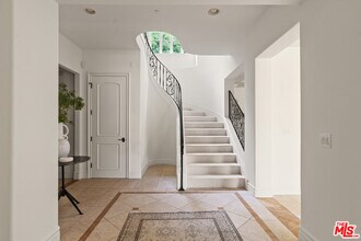 3697 Benedict Canyon Ln in Los Angeles, CA - Building Photo - Building Photo