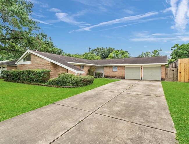 property at 5459 Loch Lomond Dr