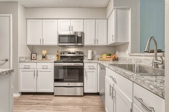 Newport Colony Apartments in Casselberry in Casselberry, FL - Foto de edificio - Building Photo