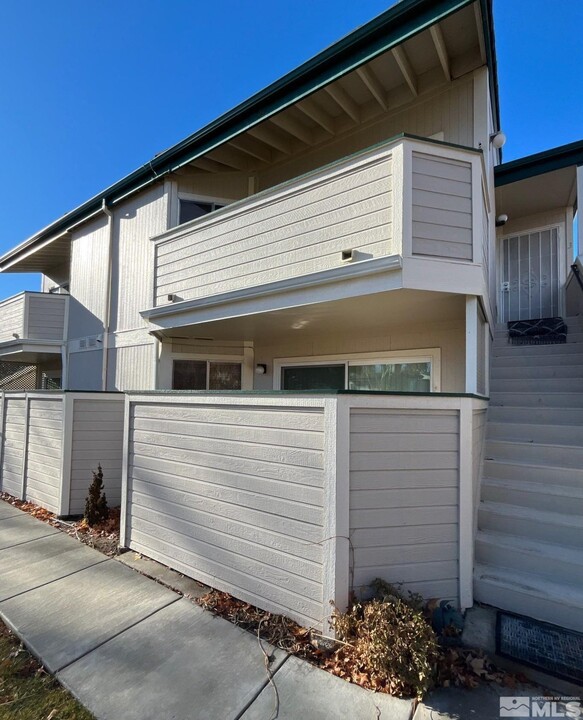 2519 Sunny Slope Dr in Sparks, NV - Building Photo
