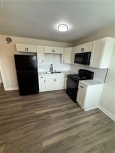 9654 Selby Pl, Unit 4 in Norfolk, VA - Building Photo - Building Photo