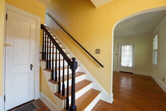1104 Summit Dr in Charleston, WV - Building Photo - Building Photo