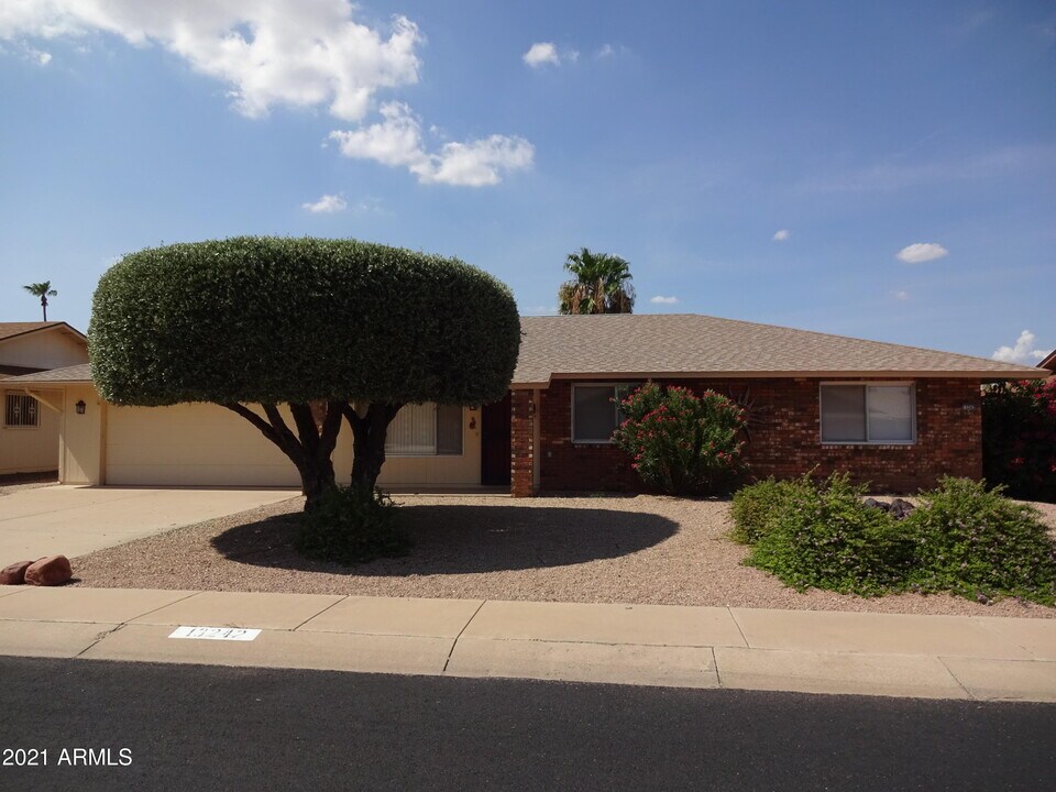 13242 W La Terraza Dr in Sun City West, AZ - Building Photo