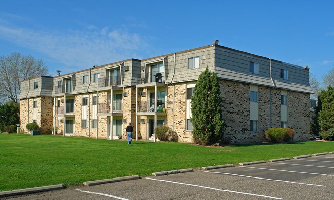 Northwood Villa in Vadnais Heights, MN - Building Photo - Building Photo
