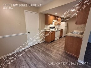 11001 NW Jones Dr in Kansas City, MO - Building Photo - Building Photo