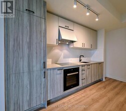 5 Quarrington Ln in Toronto, ON - Building Photo - Building Photo