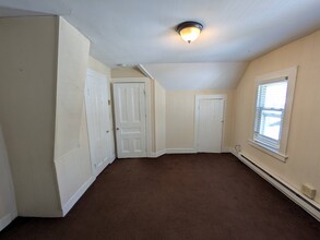 90 Fairview Ave, Unit 3A in Naugatuck, CT - Building Photo - Building Photo