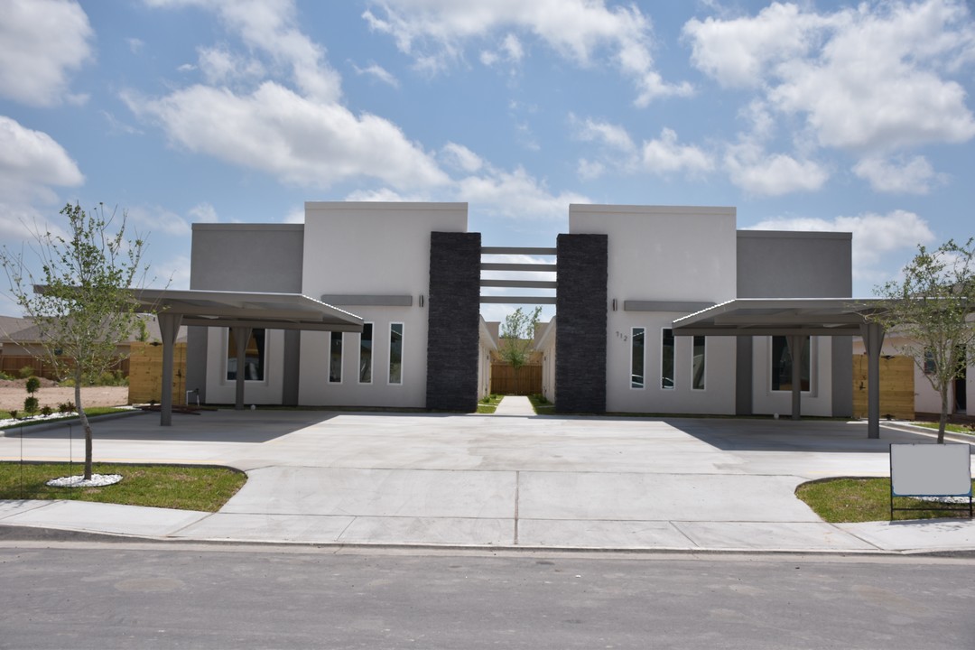 813 E La Cantera Ave in McAllen, TX - Building Photo