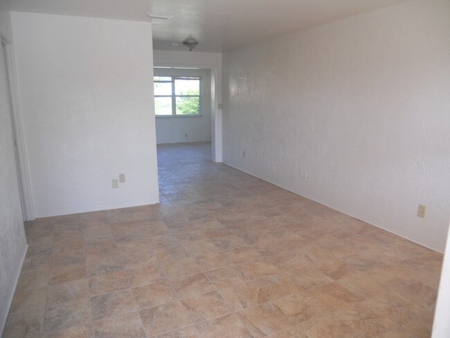 922 Lewis Dr in Daytona Beach, FL - Building Photo - Building Photo