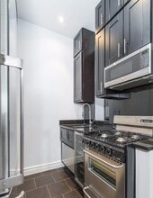 722 10th Ave, Unit 4A in New York, NY - Foto de edificio - Building Photo