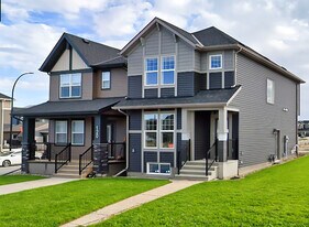 124 Legacy Glen Pl SE in Calgary, AB - Building Photo
