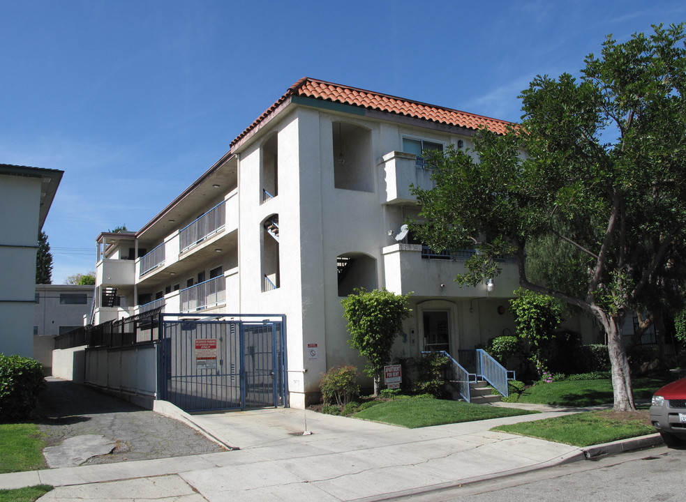 8733 Ramsgate Ave in Los Angeles, CA - Foto de edificio