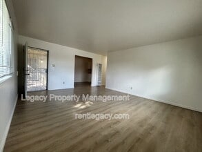 4552 Ashcroft Ave in Sacramento, CA - Building Photo - Building Photo