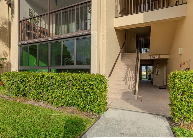 603 Sea Pine Way in Greenacres, FL - Building Photo - Building Photo