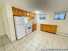 19 Brighton Ave, Unit B in Boston, MA - Building Photo - Building Photo