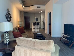 215 W Martin Luther King Jr Blvd in Charlotte, NC - Building Photo - Building Photo