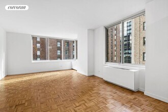 145 E 48th St in New York, NY - Building Photo - Building Photo
