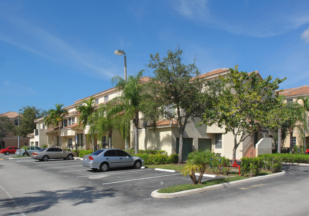 Villas De Tuscany Condos in Sunrise, FL - Building Photo