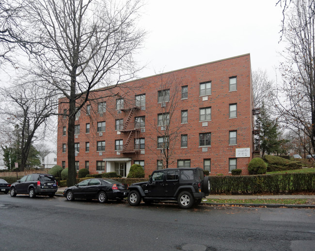 Summit House in Mount Vernon, NY - Foto de edificio - Building Photo