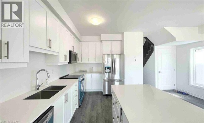 26 Bellhouse Ave in Brantford, ON - Building Photo - Building Photo