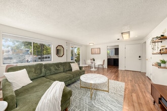 120 W Cora Ave, Unit 120 in Spokane, WA - Foto de edificio - Building Photo
