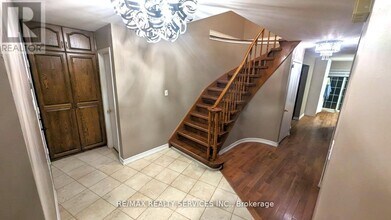 57 Atkins Cir in Brampton, ON - Building Photo - Building Photo