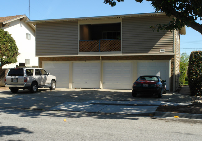 841 Blair Ave in Sunnyvale, CA - Foto de edificio - Building Photo