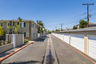 1741 Tustin Ave in Costa Mesa, CA - Building Photo - Building Photo