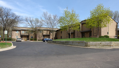 Elmwood Park Apartments in Lansing, MI - Building Photo - Building Photo