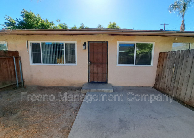 3243 E Clinton Ave in Fresno, CA - Building Photo - Building Photo