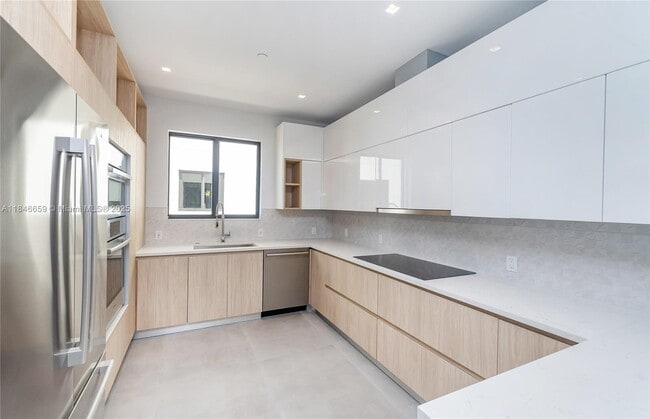3270 Bird Ave in Miami, FL - Building Photo - Building Photo
