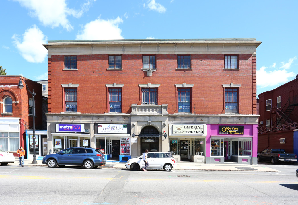 40 Hollis St in Framingham, MA - Building Photo