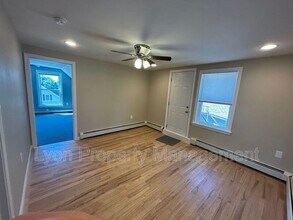 70 Maple St in Killingly, CT - Foto de edificio - Building Photo