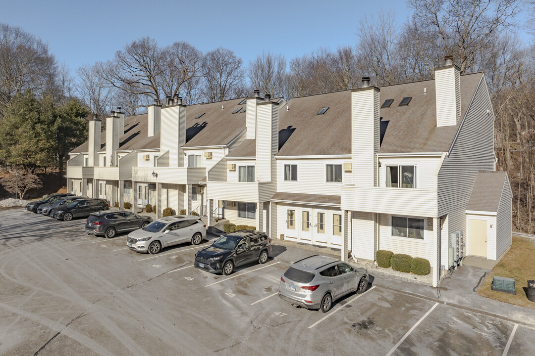 Park Brook in Danbury, CT - Foto de edificio