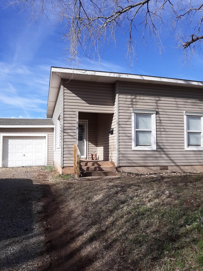 property at 218 S Hartford St