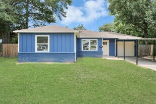 710 Canary Cir in Pasadena, TX - Building Photo