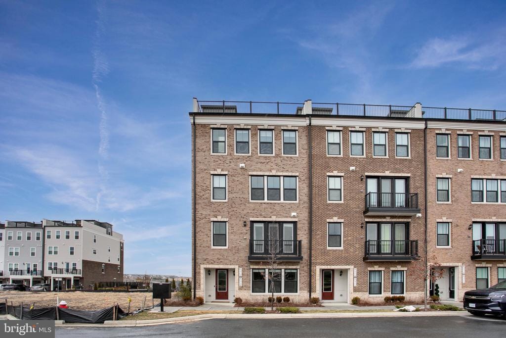 42708 Darala Dr in Ashburn, VA - Foto de edificio
