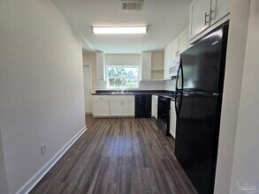 517 Chaseville St in Pensacola, FL - Building Photo - Building Photo