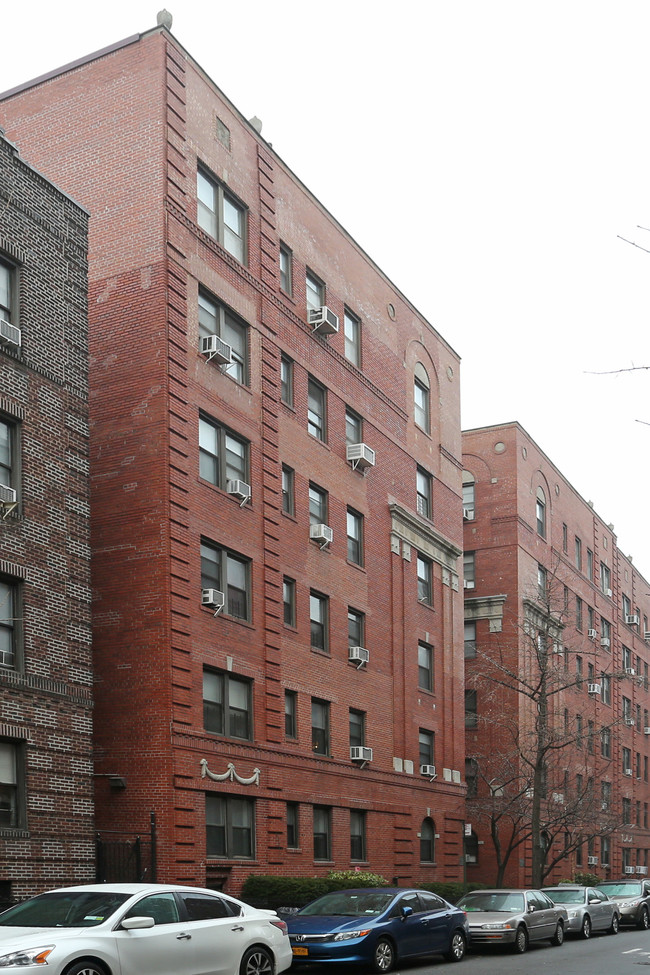 The Surrey in Jackson Heights, NY - Building Photo - Building Photo