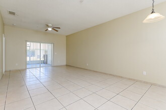 14580 Laguna Beach Cir in Orlando, FL - Building Photo - Building Photo