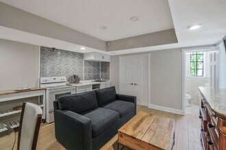 93 Edgewood Ave in Smithtown, NY - Building Photo - Building Photo