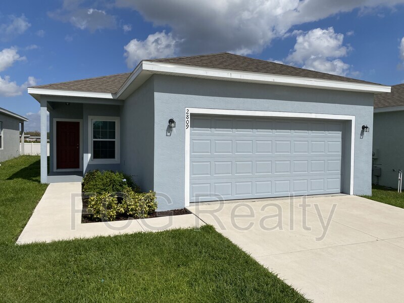 2809 Whispering Trails Dr in Winter Haven, FL - Building Photo