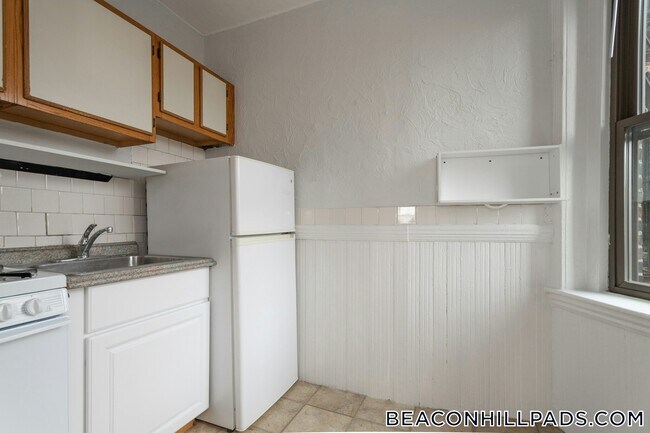 85 Myrtle St in Boston, MA - Building Photo - Building Photo