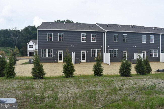 80 Alexander Wy in Mount Holly, NJ - Foto de edificio - Building Photo