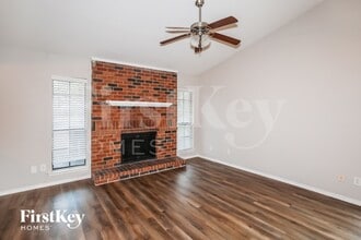 1502 Barbara Ln in Arlington, TX - Foto de edificio - Building Photo