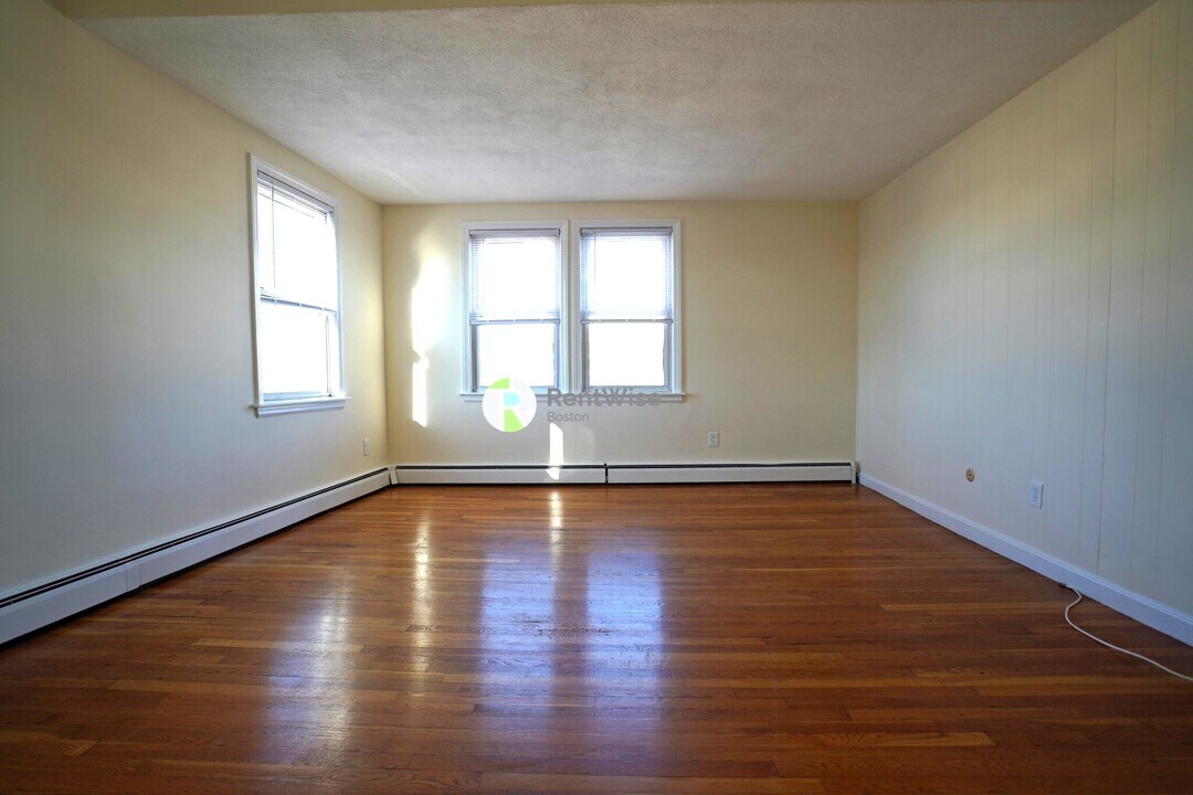 164 N Beacon St, Unit 24 in Boston, MA - Foto de edificio