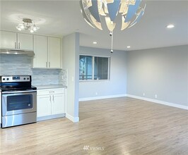 17110 NE 45th St in Redmond, WA - Building Photo - Building Photo