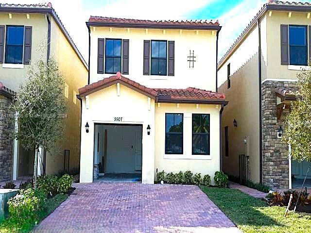 5507 NW 50th Ter in Tamarac, FL - Foto de edificio