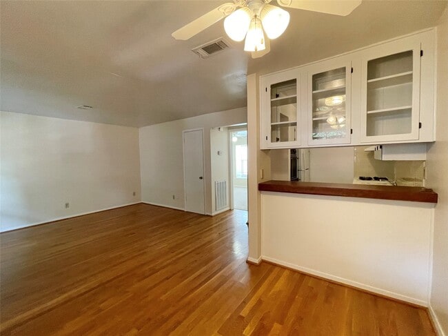 property at 3420 Mt Vernon St